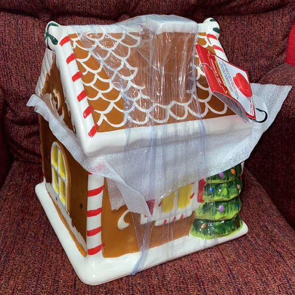 9.5" Ceramic Lit Gingerbread House Cookie Jar by Mr. Christmas. - Picture 4 of 7